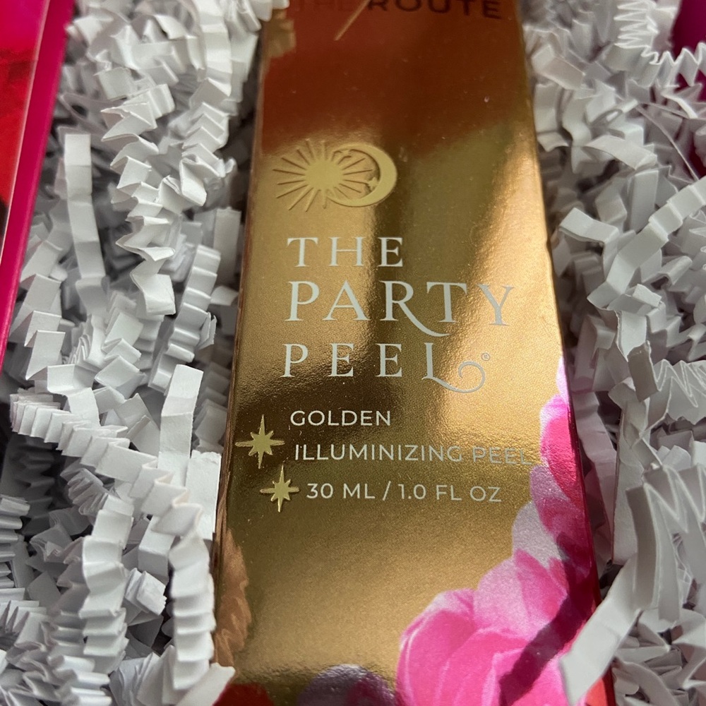 The Route The Party Peel Golden Illuminizing Peel NWT